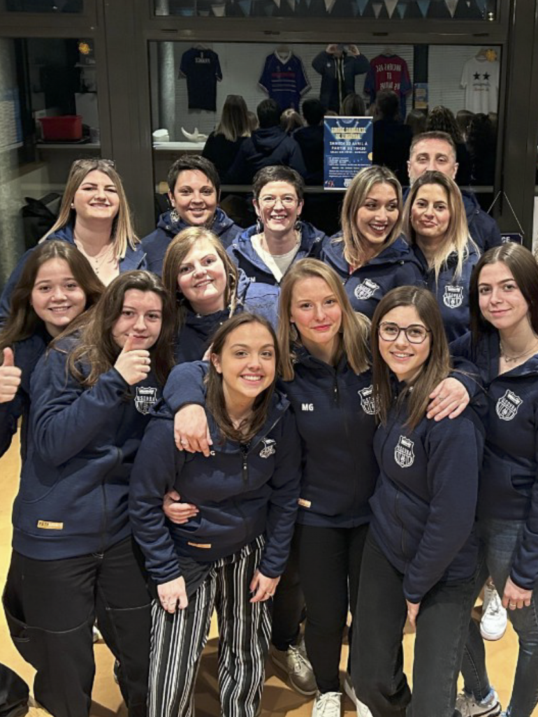 Remise des nouvelles vestes pour les féminines de l'USDVBA